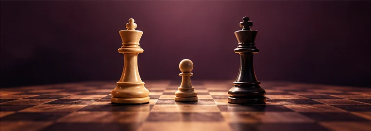 Illustration originale : deux rois et un pion dans une ambiance de finale d’échecs.
